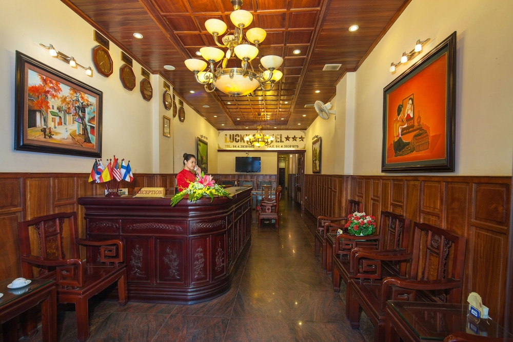 Lucky 3 Hotel 30/36