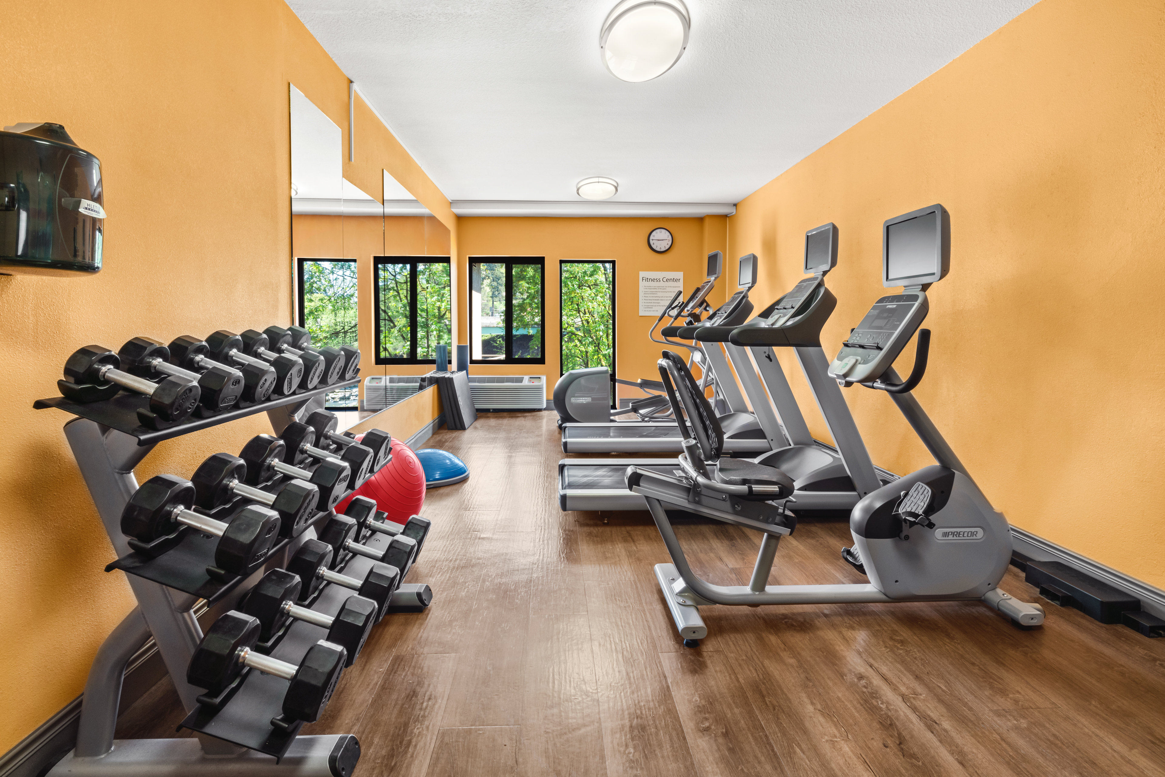 Holiday Inn Express Portland Se-Clackamas Area 32/50