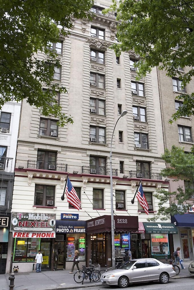 NEWTON HOTEL 2/37