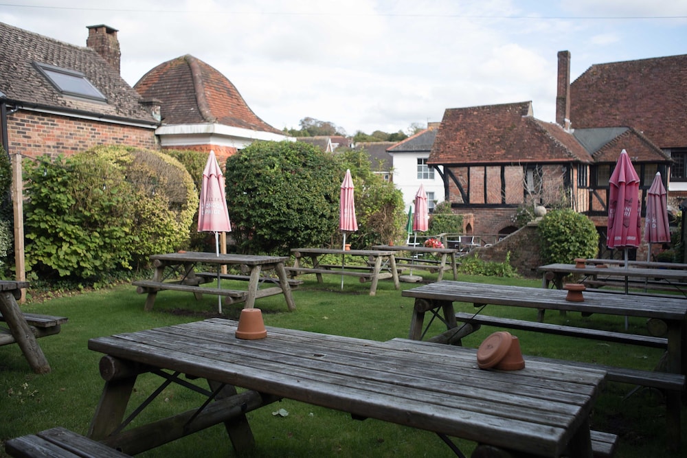 Village House Hotel - Inn 28/31