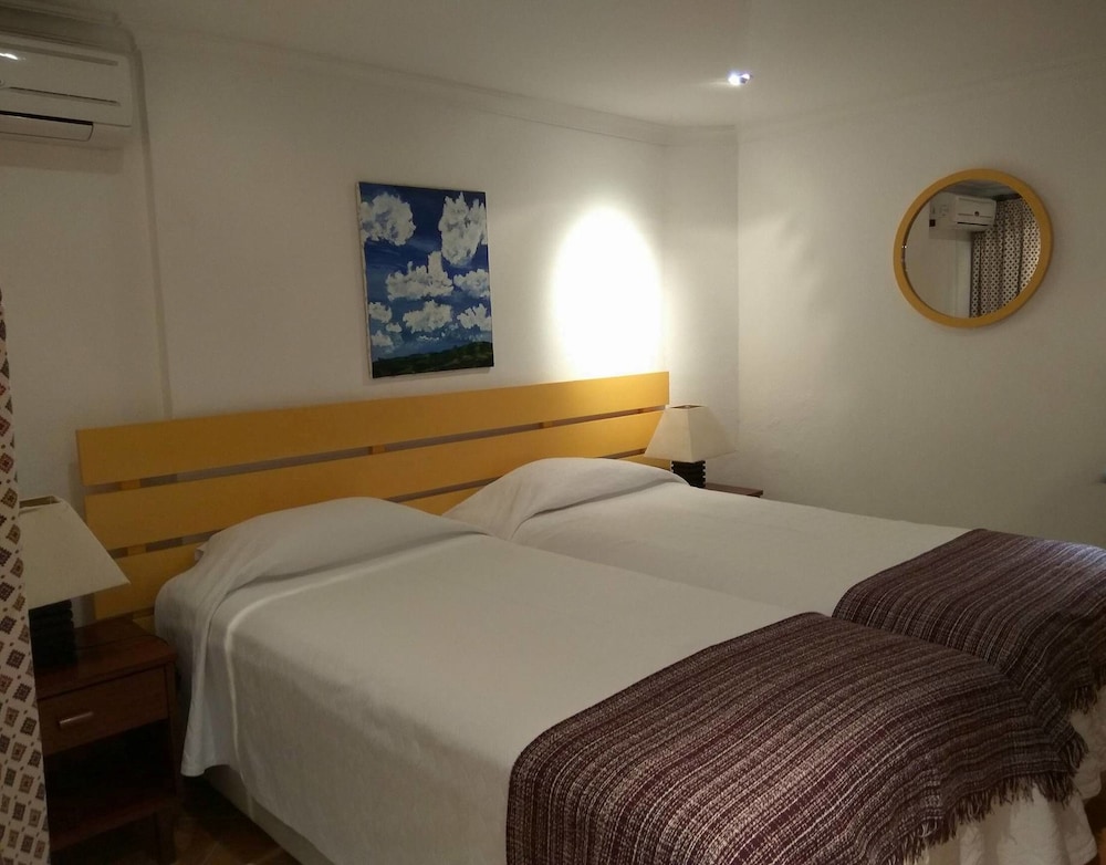ECONOMY, DOUBLE OR TWIN BED