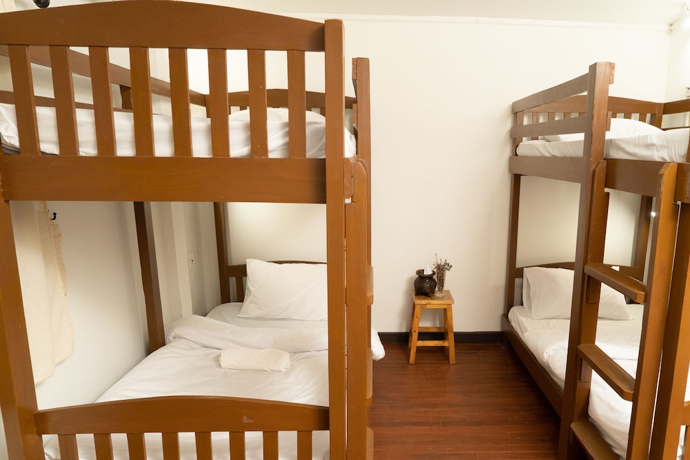 FEMALE DORM, 4 BEDS, SHARED BATHROOM