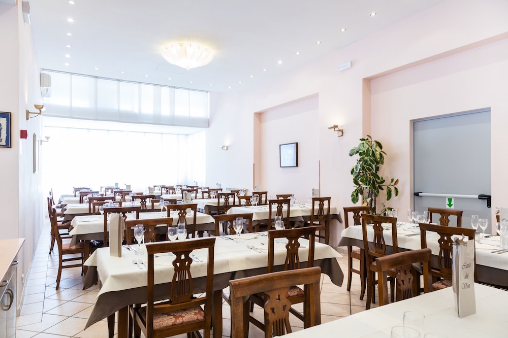 Hotel Ambasciatori 48/62