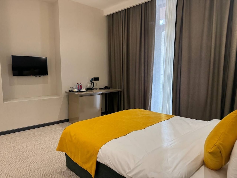 Twelve Inn Hotel 20/40