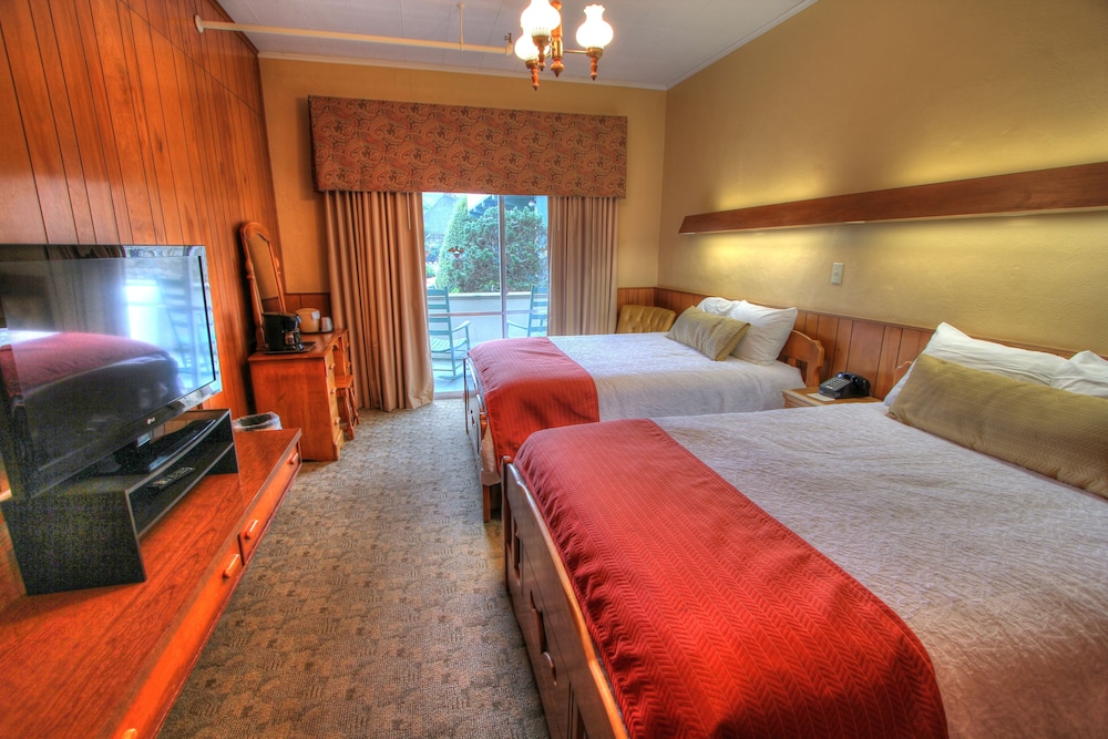 STANDARD, 2 DOUBLE BEDS