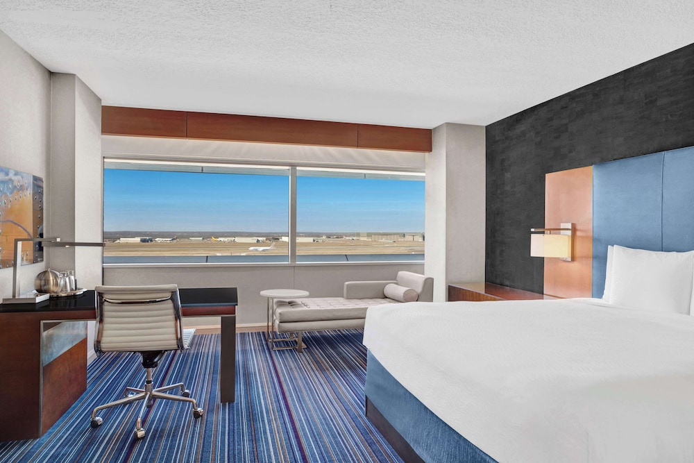 Grand Hyatt DFW 22/64