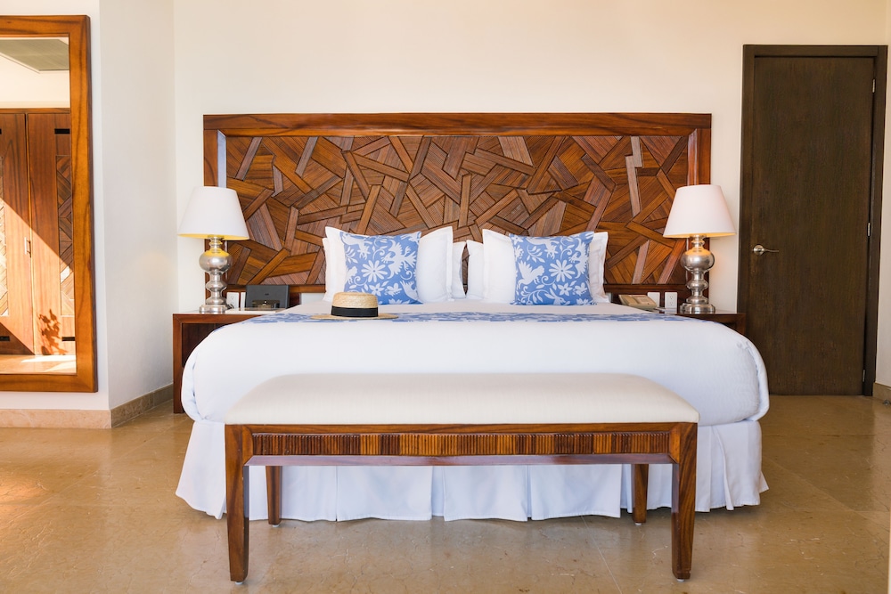 MASTER, SUITE, OCEAN VIEW, JETTED TUB