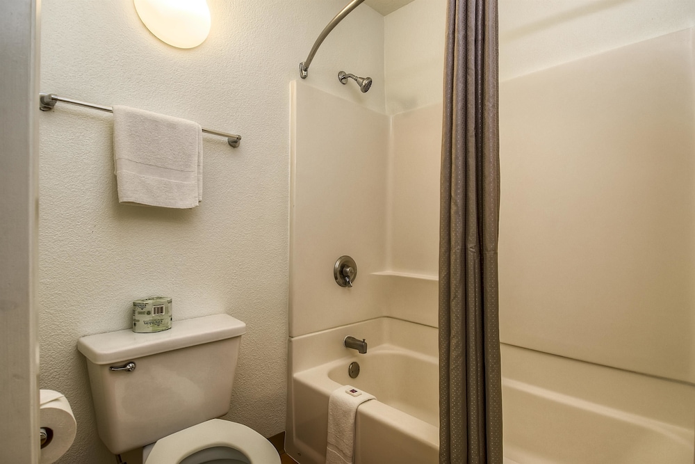 Motel6 Carlsbad, CA Beach 46/50