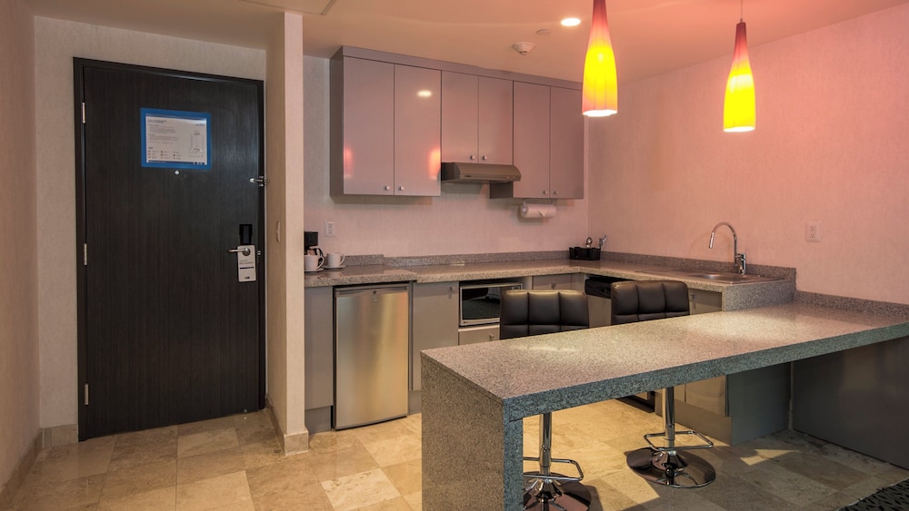 Holiday Inn Express & Suites Queretaro, an IHG Hotel 9/50
