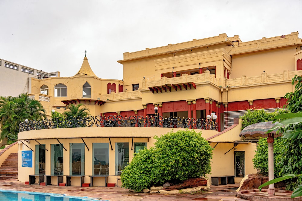 Noor Us Sabah Palace 2/45