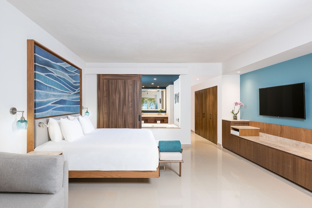 Preferred Club, Junior Suite, King Bed, Ocean View