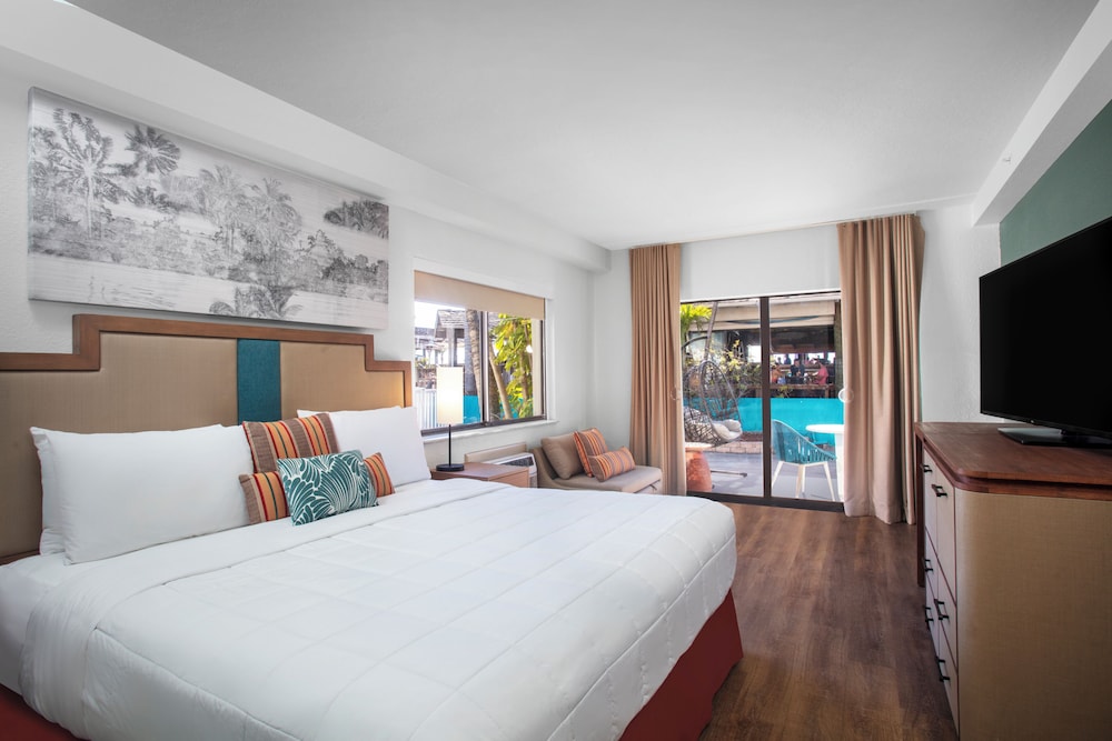 The Beachcomber St. Pete Beach, Outset Collection by Hilton 7/40