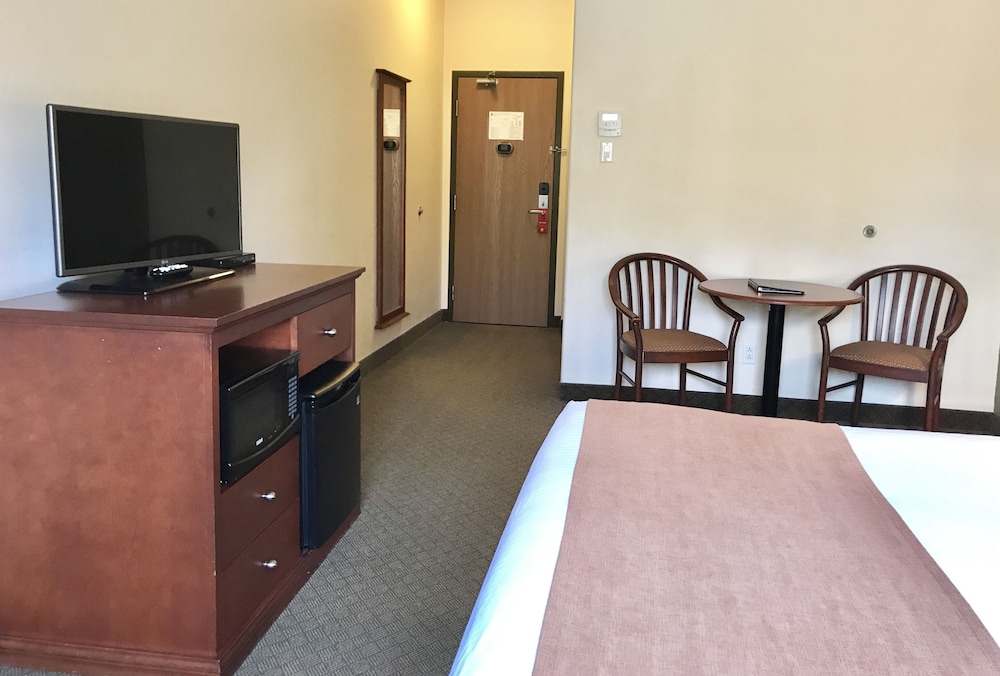 Super 8 By Wyndham Amherst NS 18/49