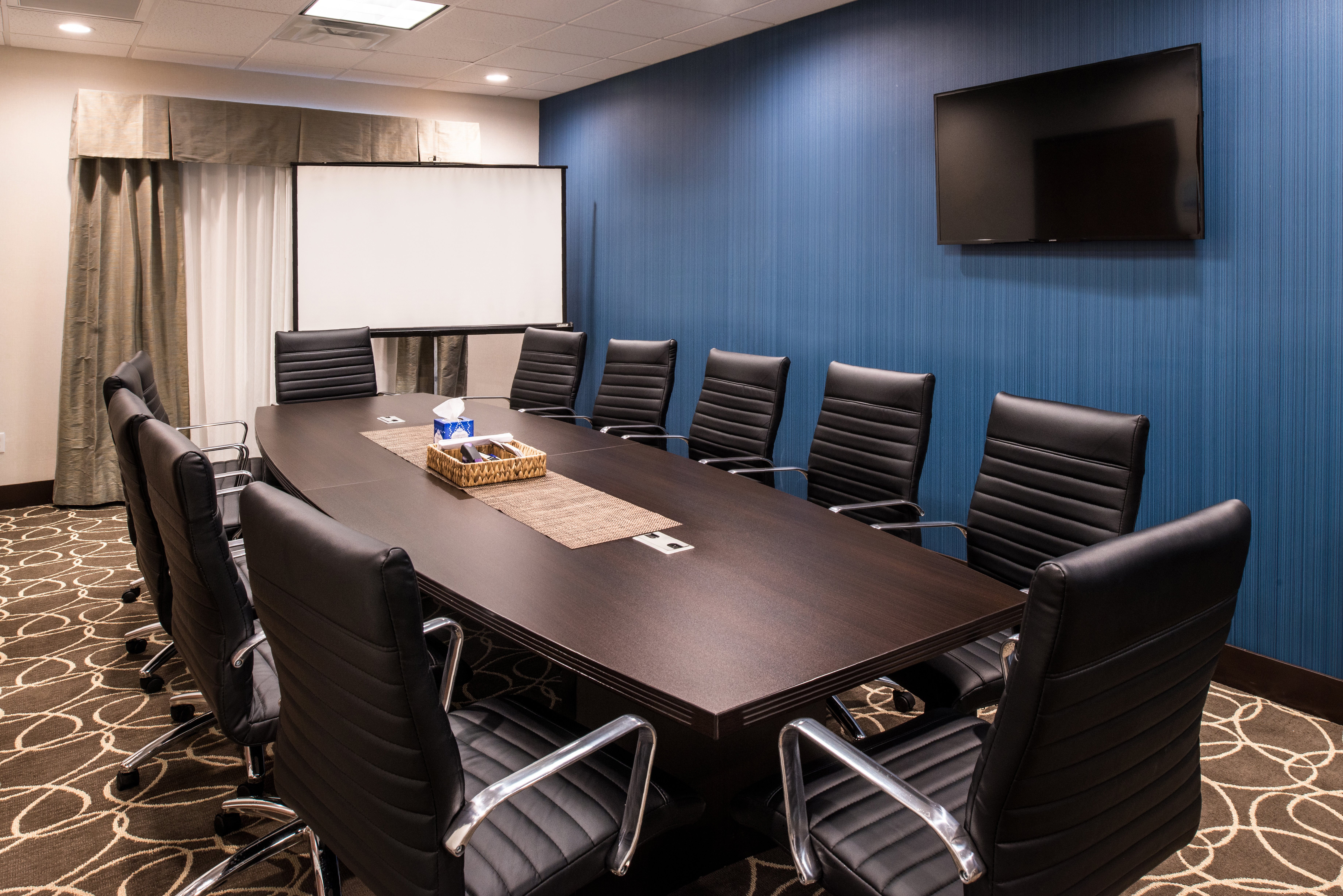 Holiday Inn Express Suites Bakersfield Airport 22/22