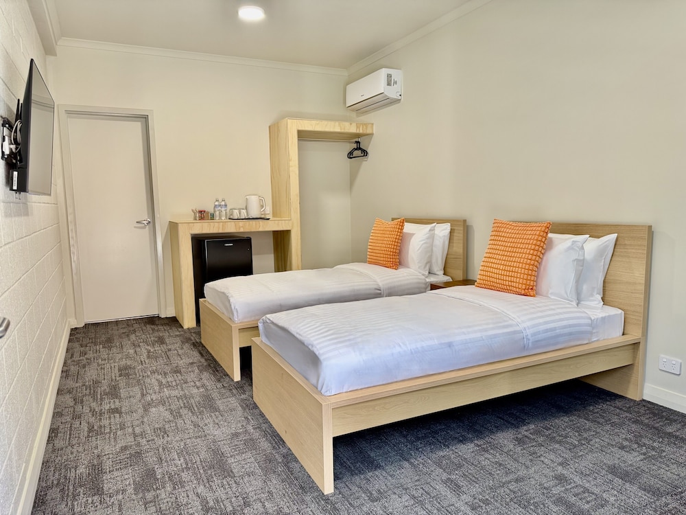 Gallery Hotel 30/71