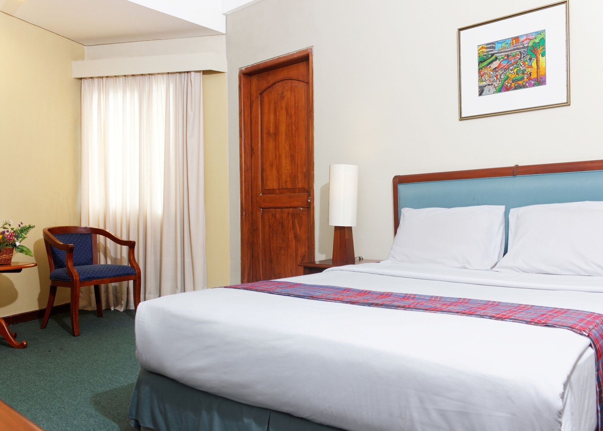 DELUXE, KING BED