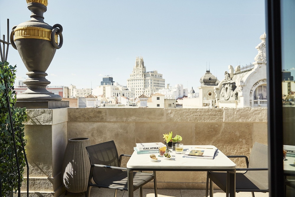 Four Seasons Hotel Madrid 61/72