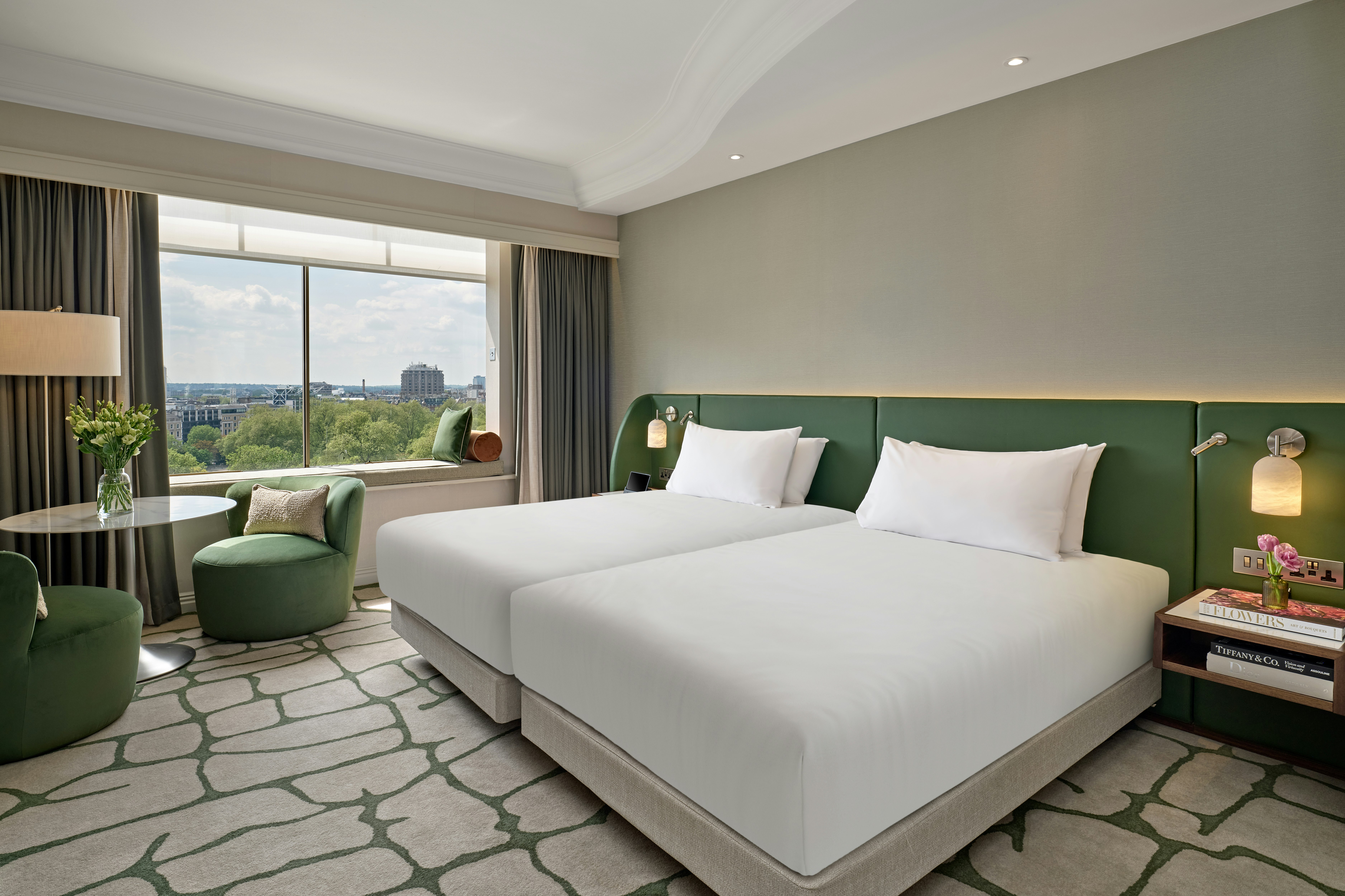 DELUXE, TWIN BEDS