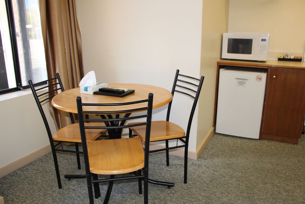PIONEER WAY MOTEL 42/55