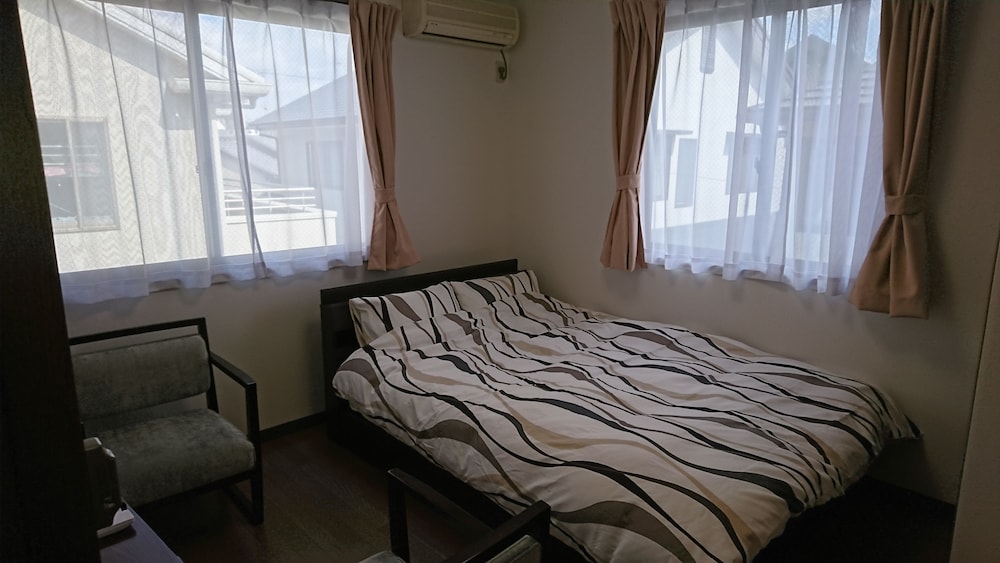 ROOM, DOUBLE BED