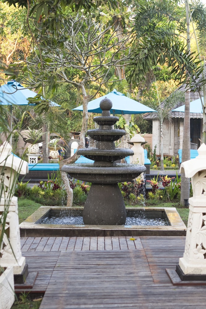 The Palm Grove 45/48