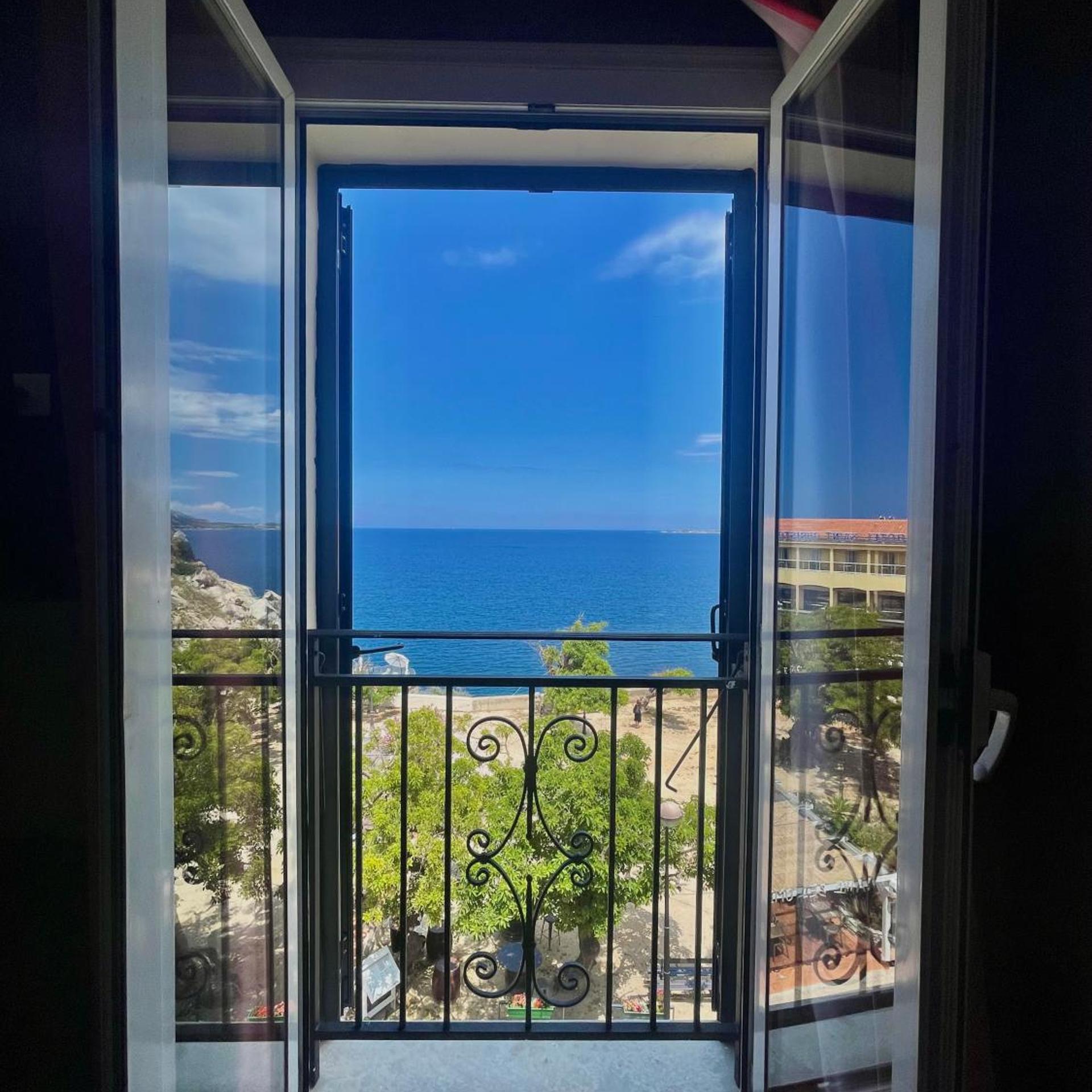 Hotel Restaurant Christophe Colomb 28/50