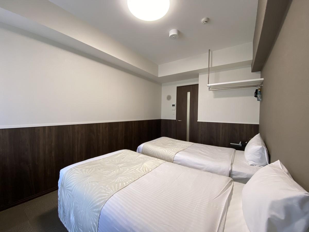 Standard, Twin Beds, River View, Night View