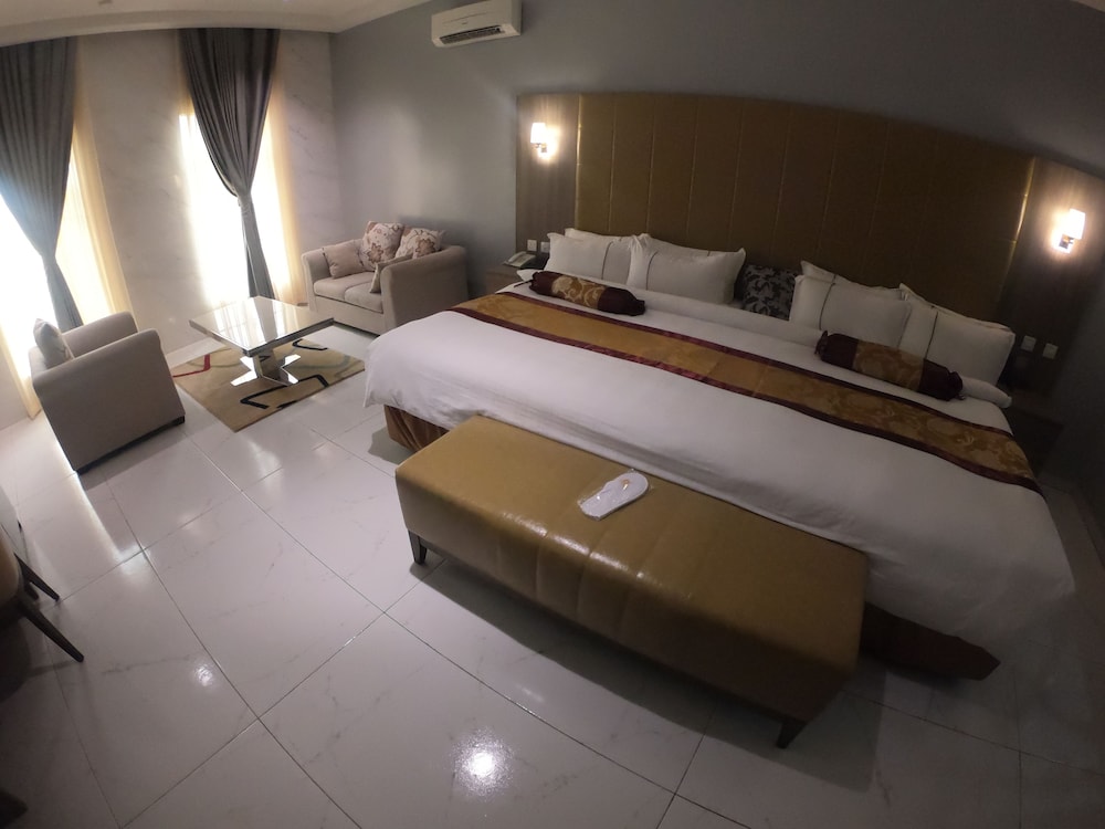 Maxbe Continental Hotel 6/33