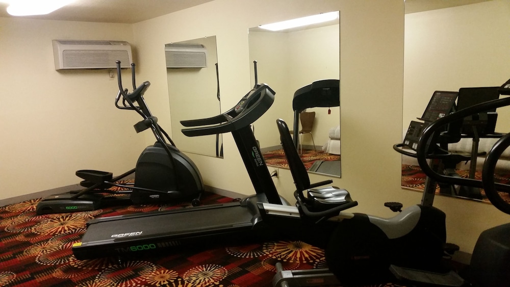 Super 8 by Wyndham Wheeling/Saint Clairsville OH Area 25/36