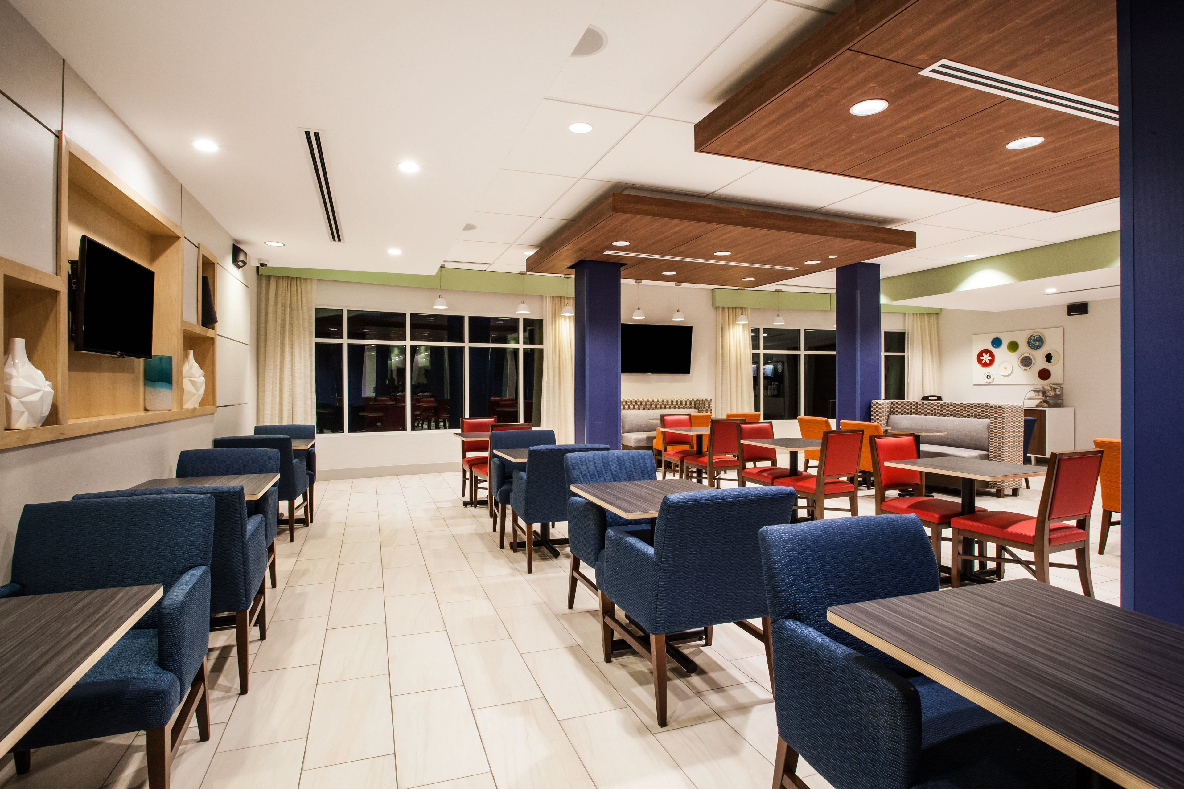 Holiday Inn Express Suites Lexington Park California 39/54