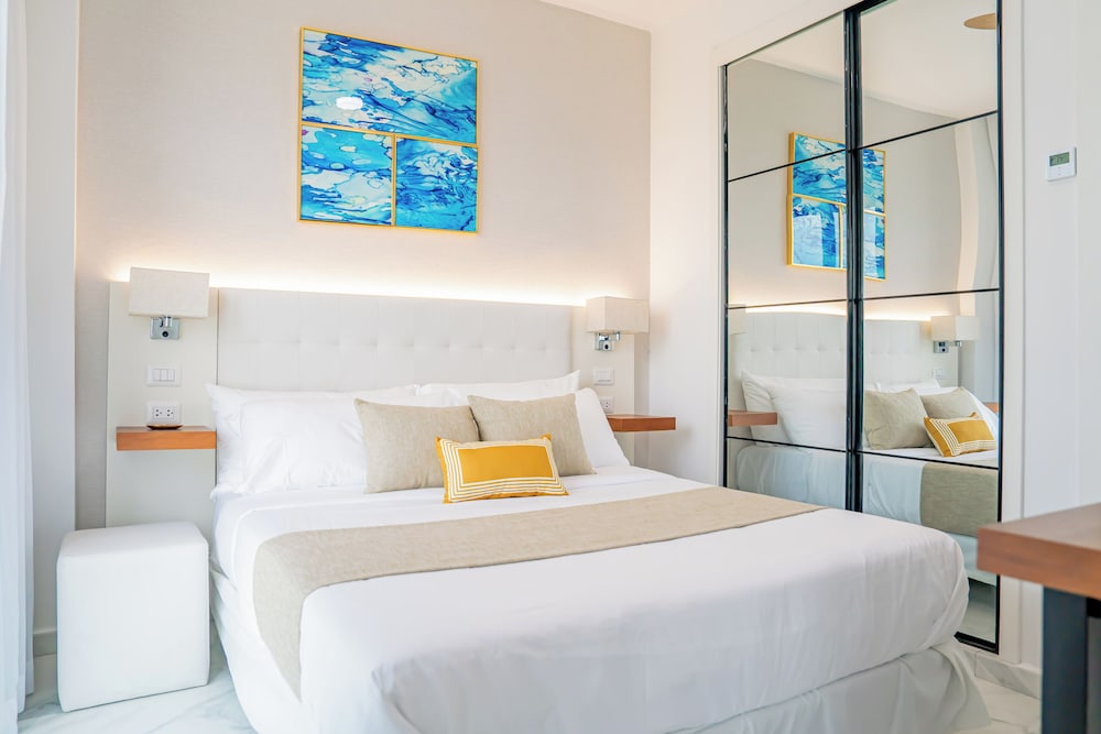 2 BEDROOMS, EXCLUSIVE, PENTHOUSE, POOL VIEW, HOT TUB
