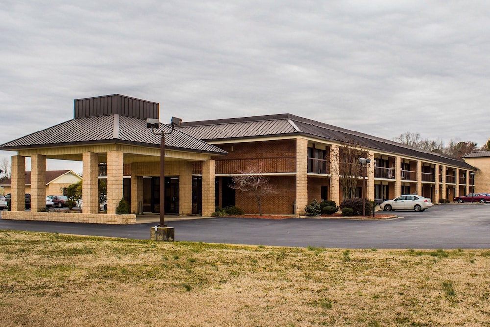 Quality Inn Kinston Hwy 70 3/33