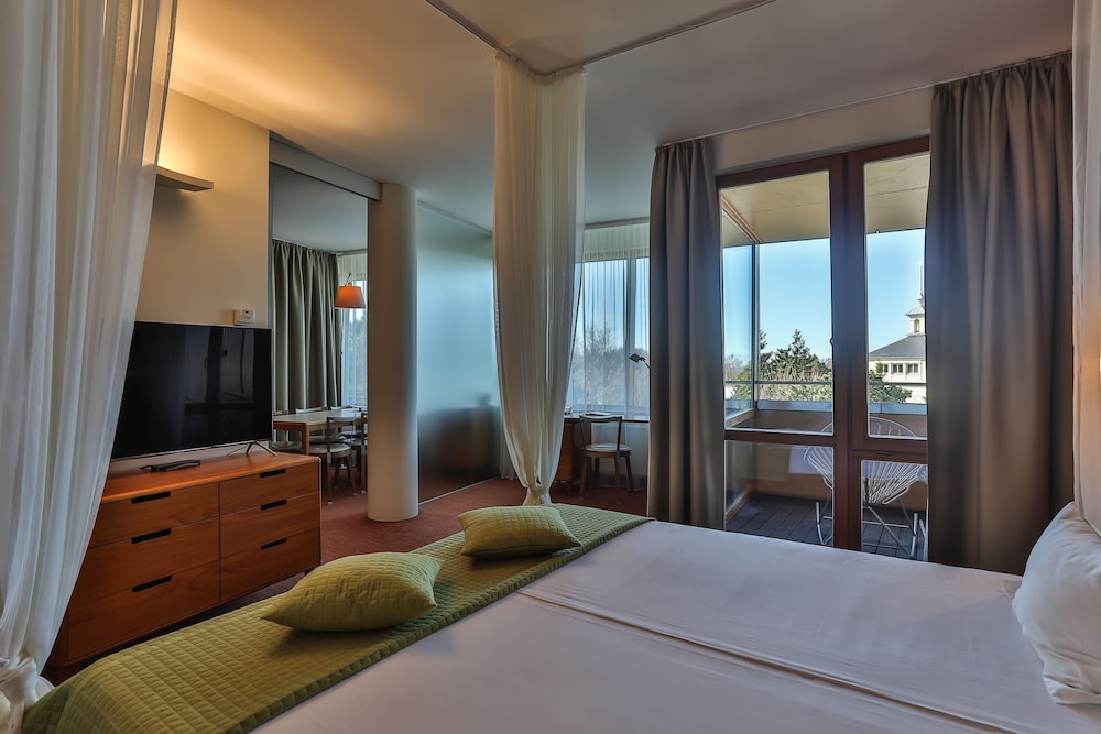 Deluxe, Suite, King Bed, Sofa, Luxury Building