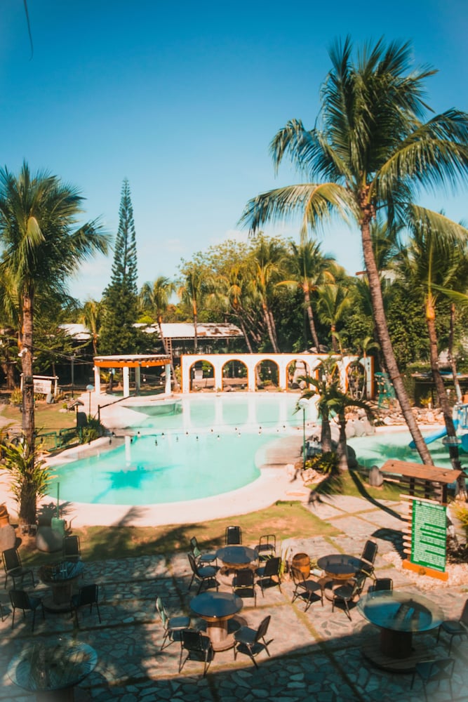 Country Village Hotel 33/37