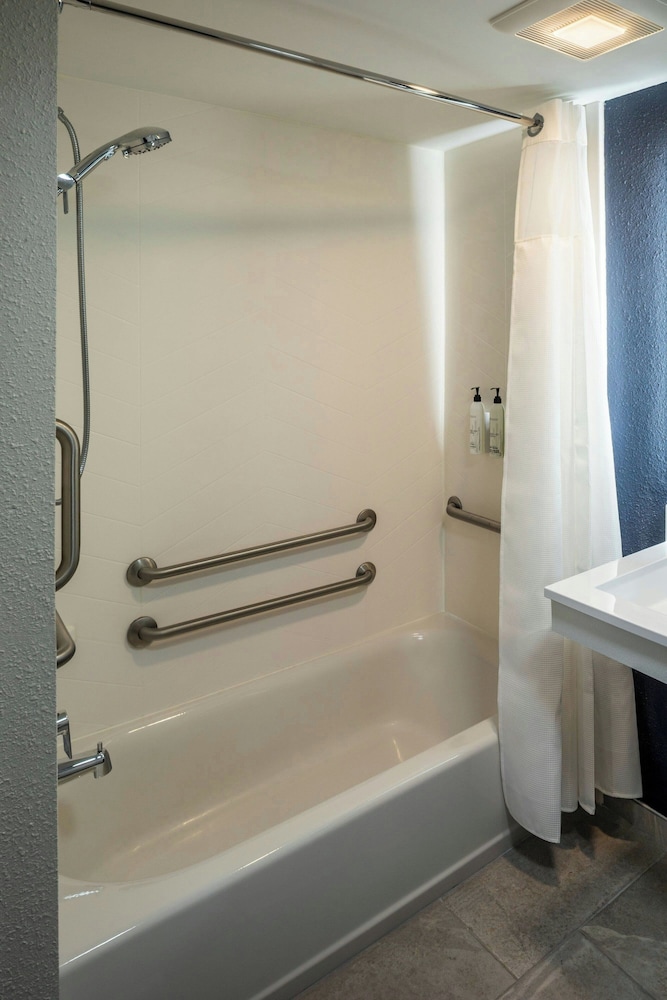 Fairfield Inn Suites Butler 49/50