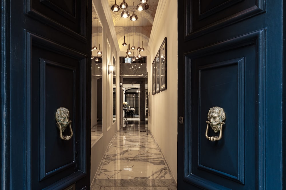 1926 Le Parisot Boutique Suites photo3