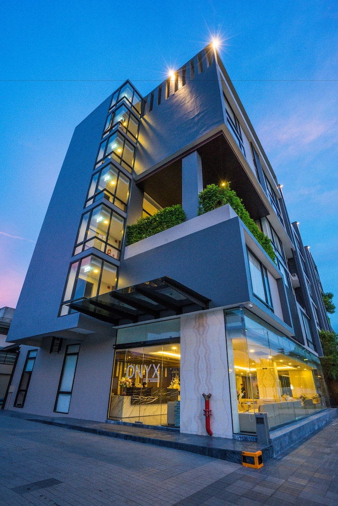 Onyx Hotel Bangkok 4/63