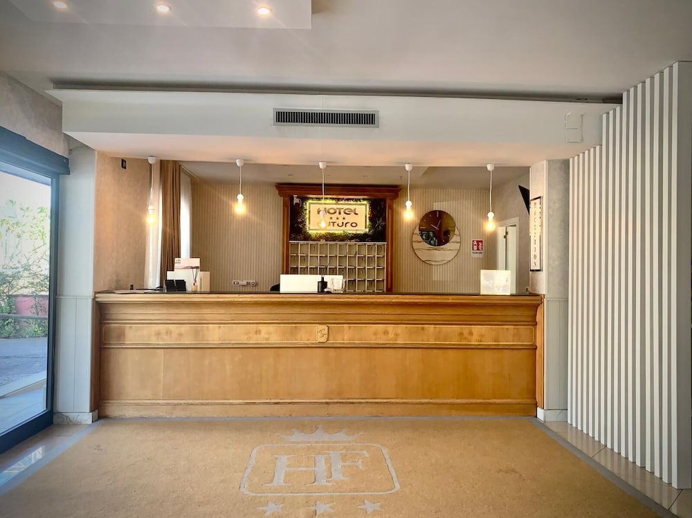 Hotel Plaza 3/50
