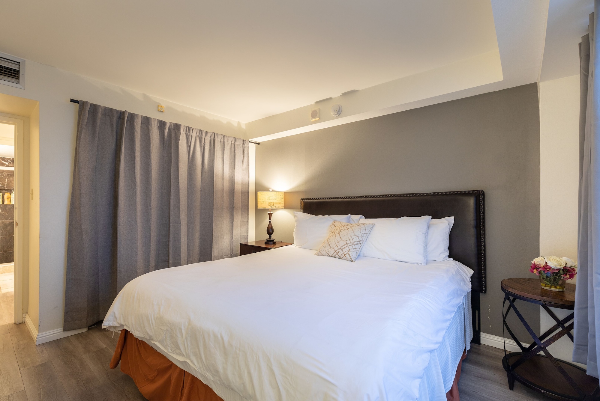 SUPERIOR, APARTMENT, MULTIPLE BEDS