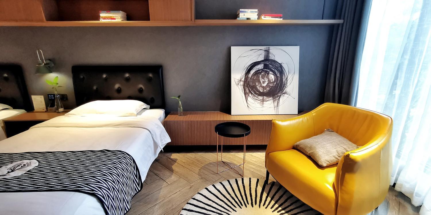 Boutique, Twin Beds