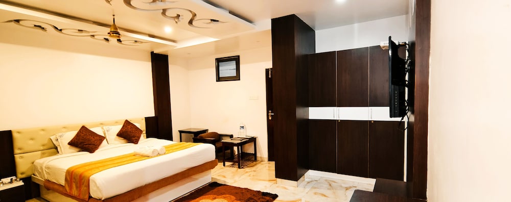 Super, Deluxe, Double Bed