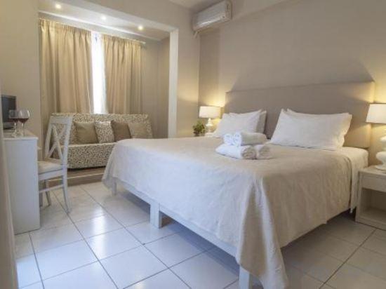 Comfort, Partial Sea View