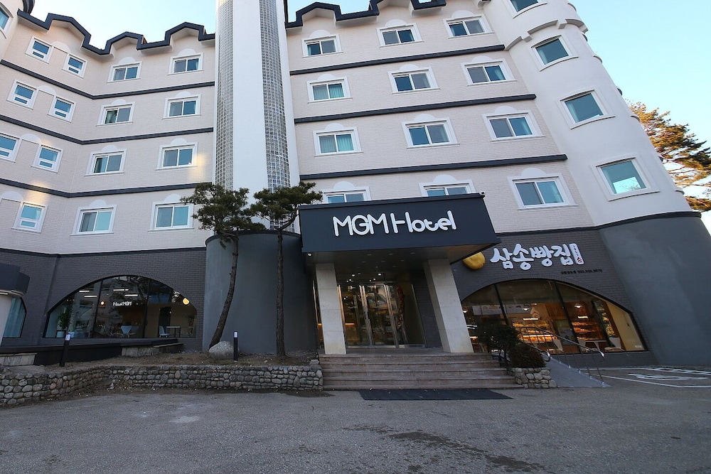 MGM Hotel 75/77
