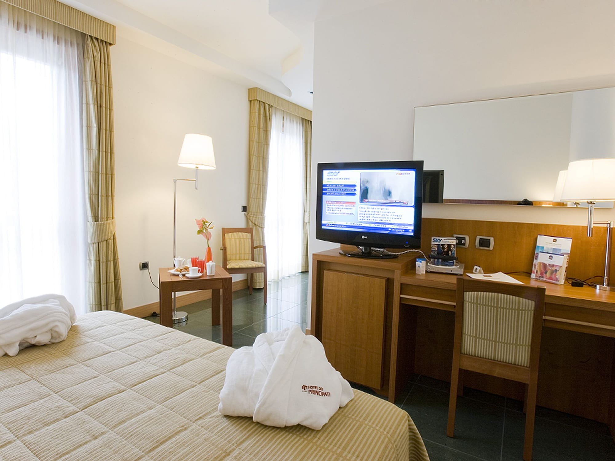 Deluxe, Triple, Double Bed, Sofa, Hotel Dei Principati 4/6