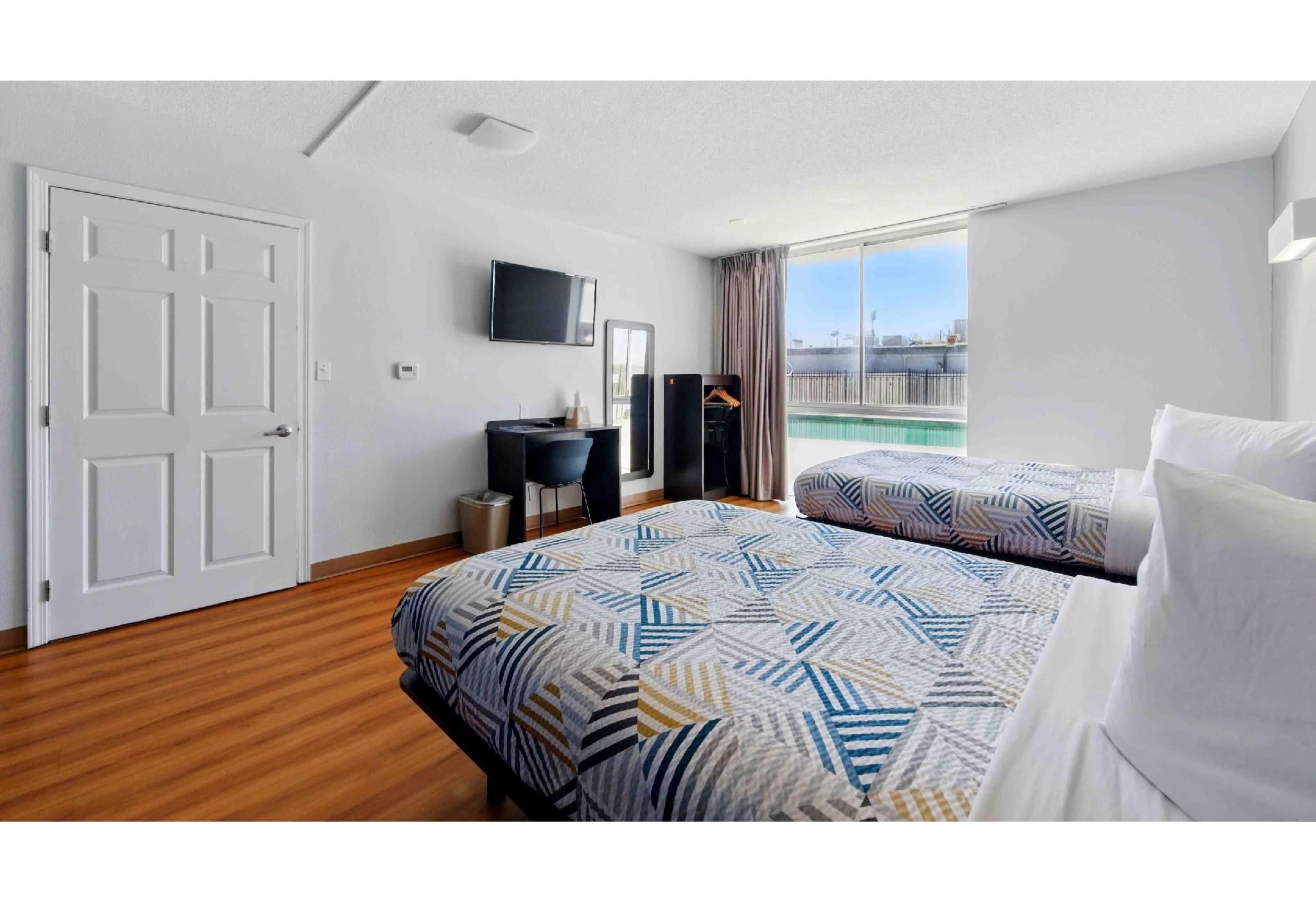 2 Full Beds - ADA/Tub, Non-Smoking