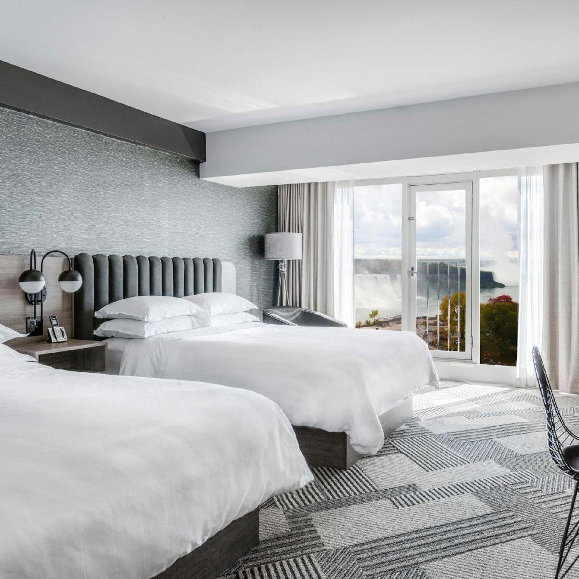 Room, King Bed, 2 Queen Beds, Us Falls View, Sheraton Fallsview Hotel 2/8