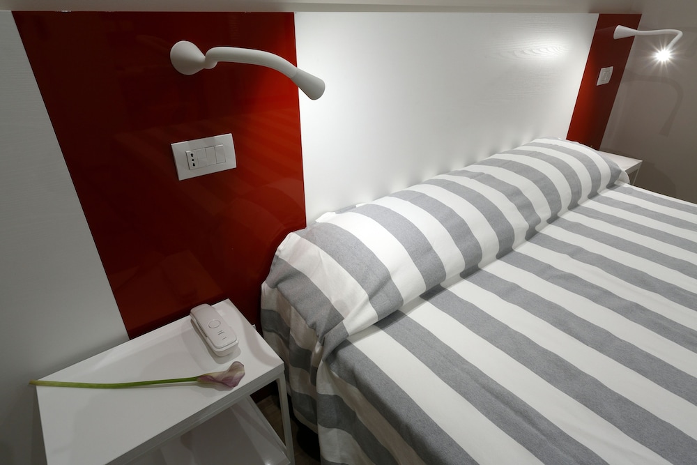 Hotel Aurea 8/66