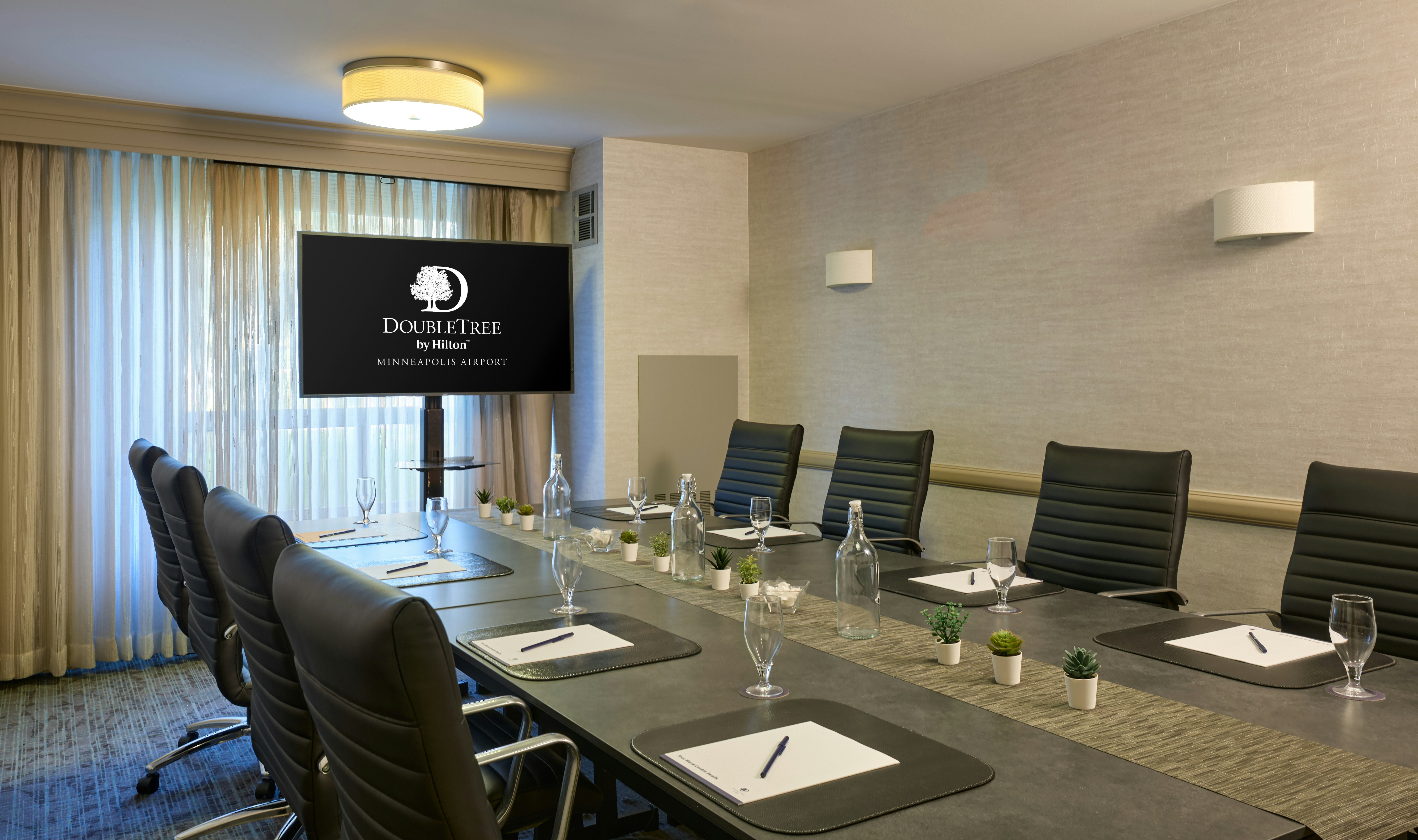 DoubleTree by Hilton Minneapolis Airport 23/35