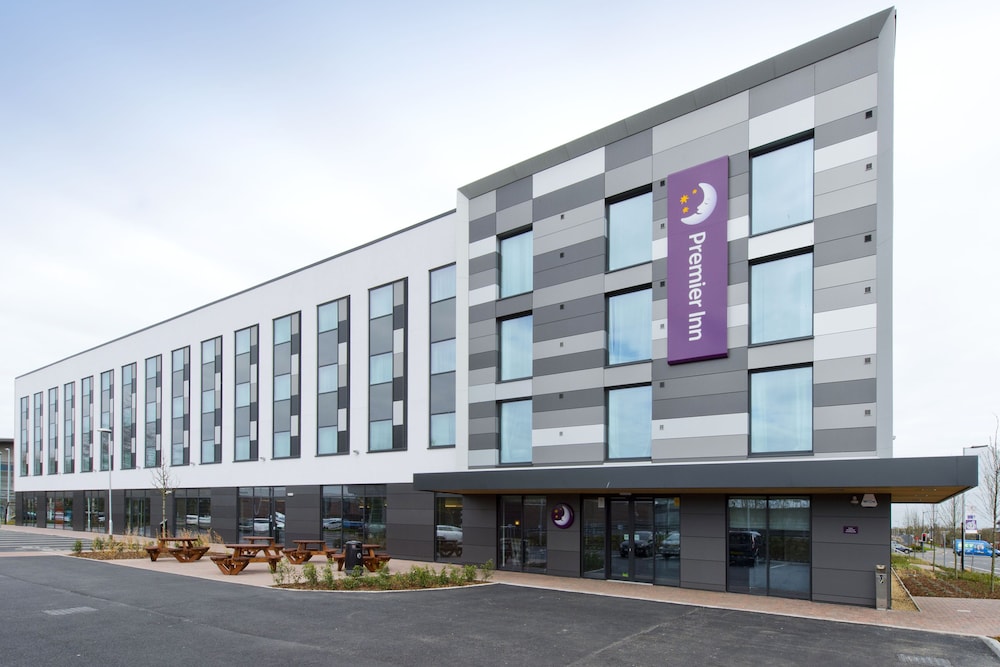 Premier Inn Slough West (Slough Trading Estate) Hotel 39/42