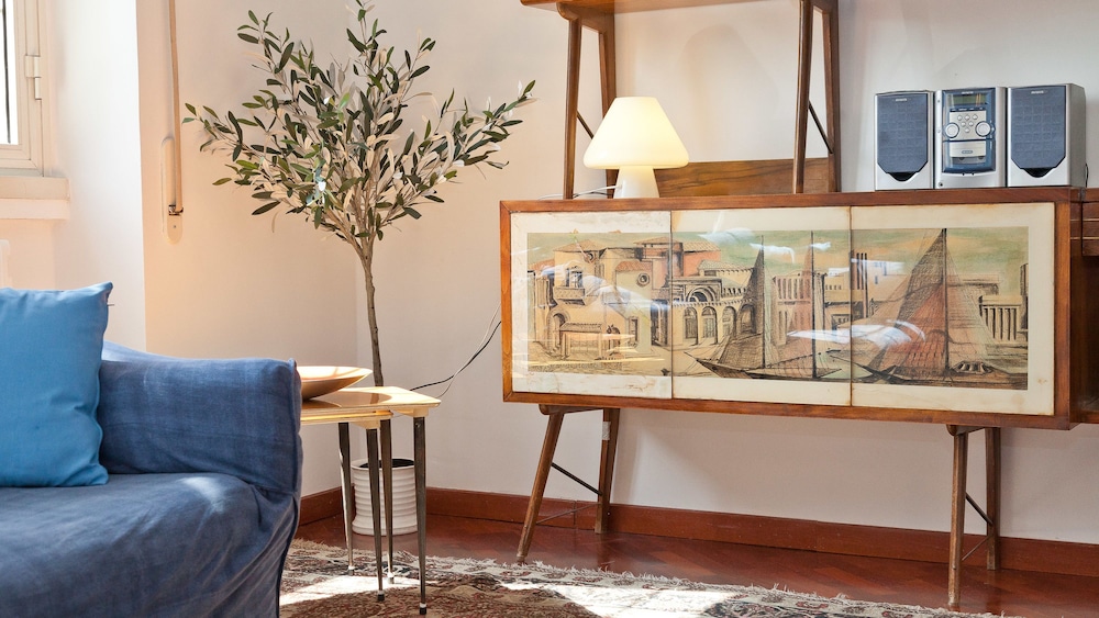 Rental In Rome Pateras Flower 9/24